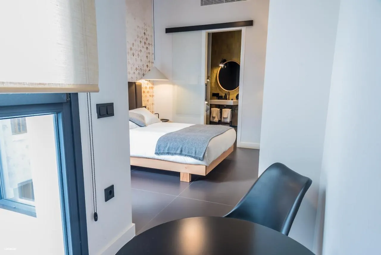 Welldone Quality - Crystal Pool Hotel Seville 2*,  Spain