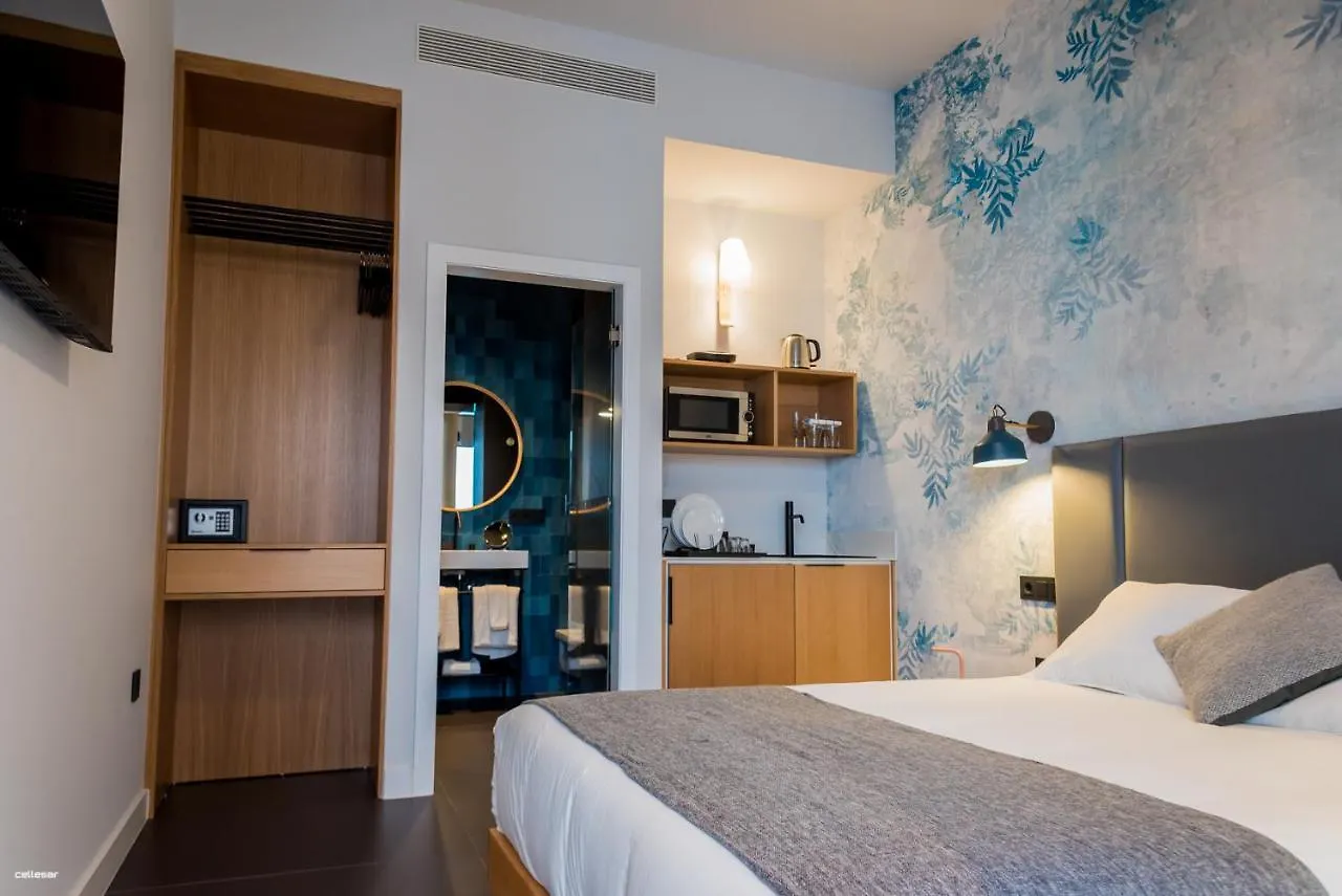 Welldone Quality - Crystal Pool Hotel Seville