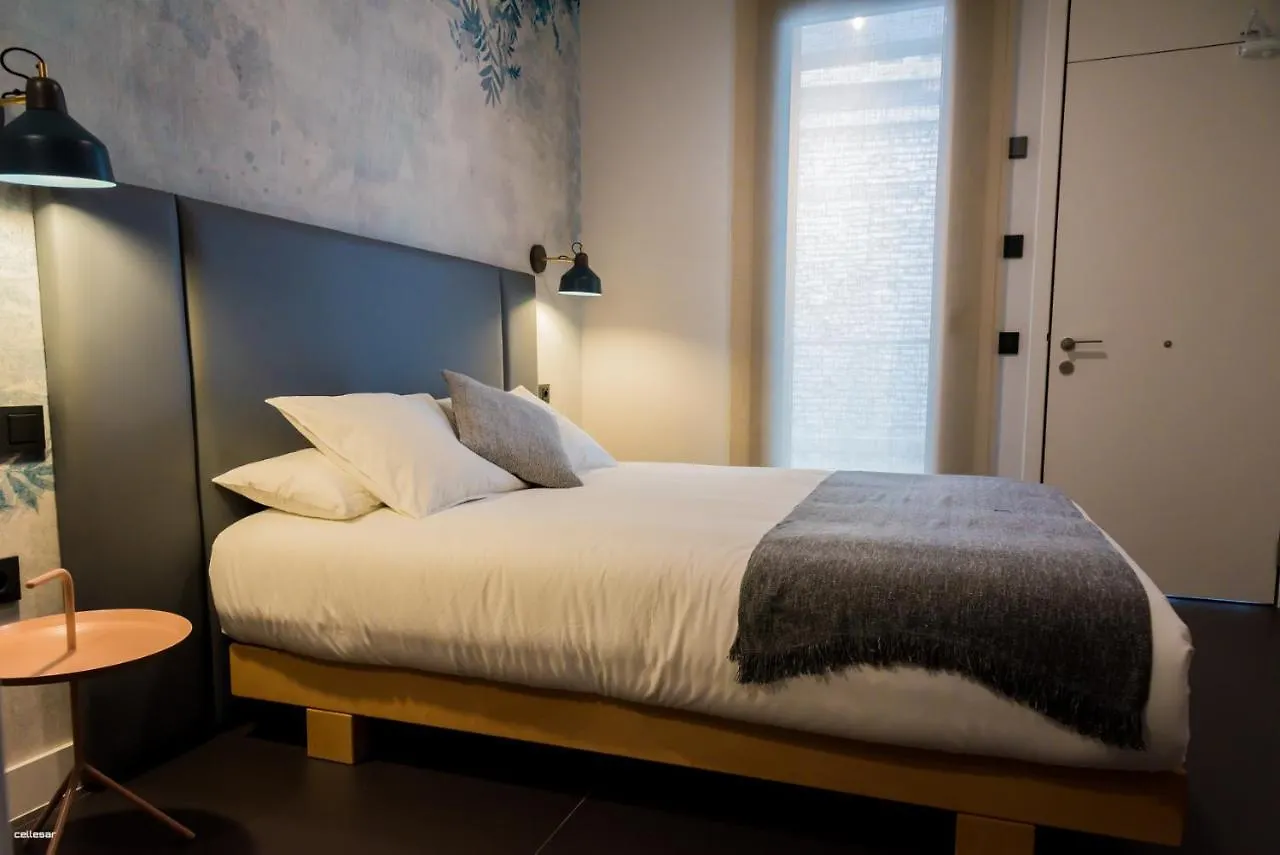 Welldone Quality - Crystal Pool Hotel Seville 2*,  Spain