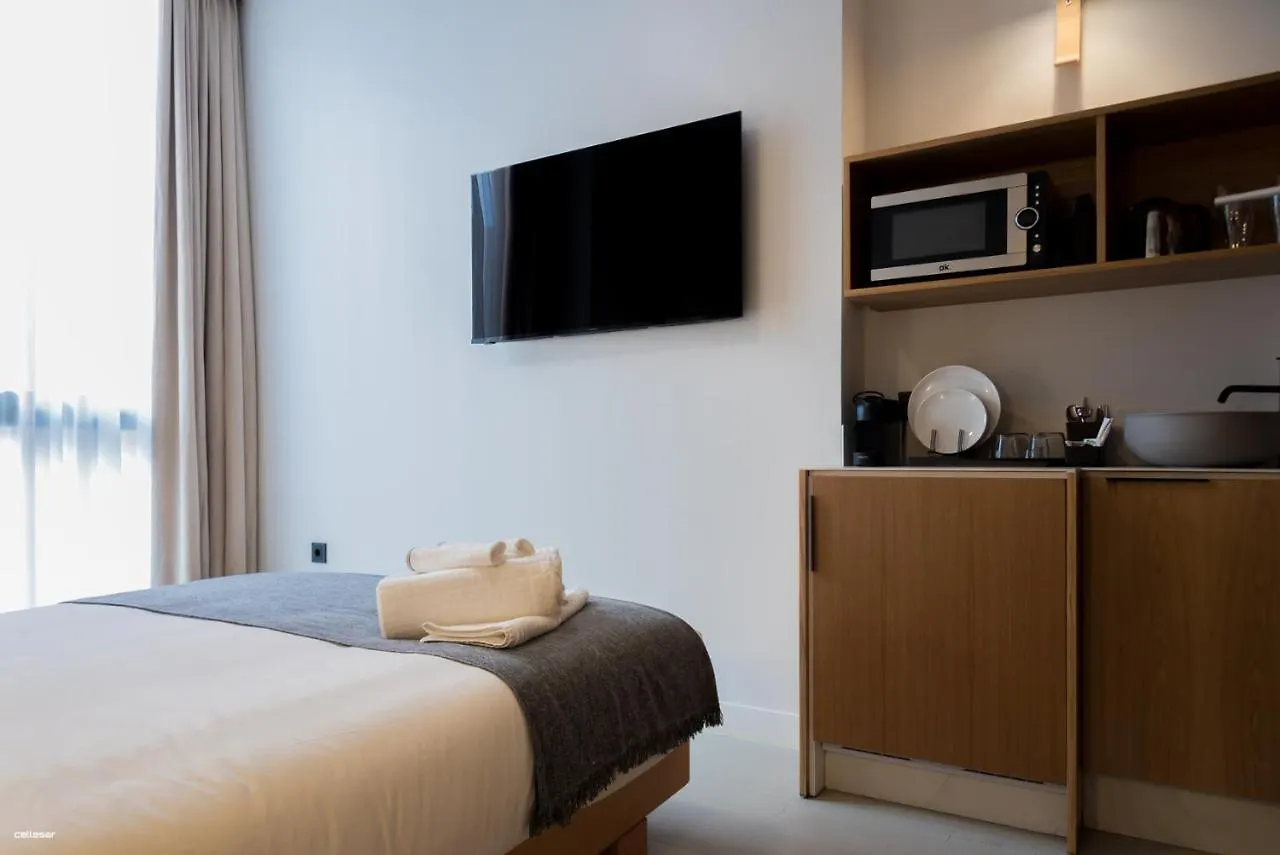 Welldone Quality - Crystal Pool Hotel Seville