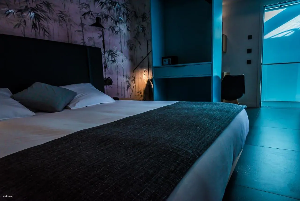 Welldone Quality - Crystal Pool Hotel Seville 2*,  Spain