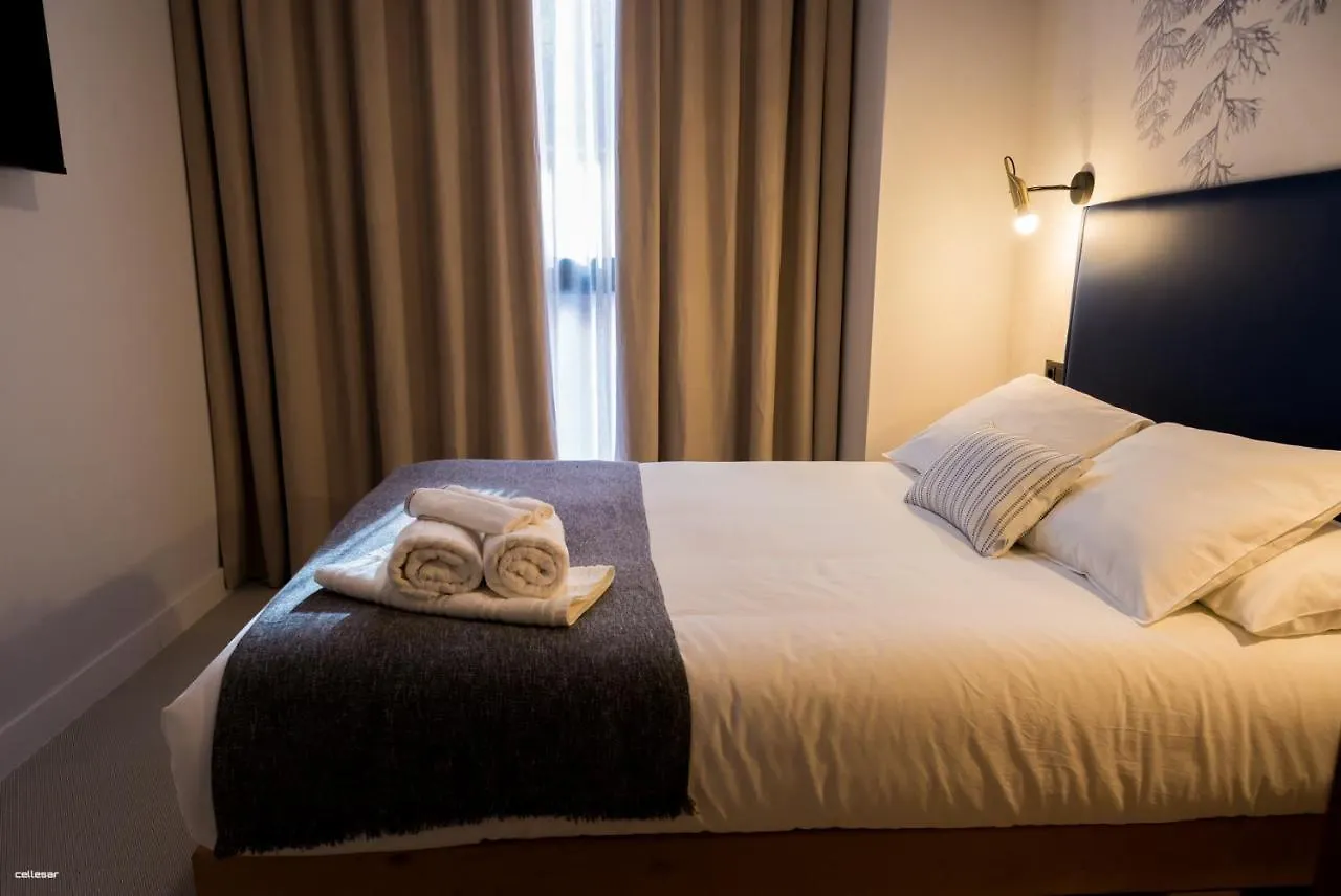 Welldone Quality - Crystal Pool Hotel Seville 2*,  Spain